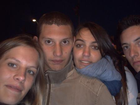 devant le feu d'artifice